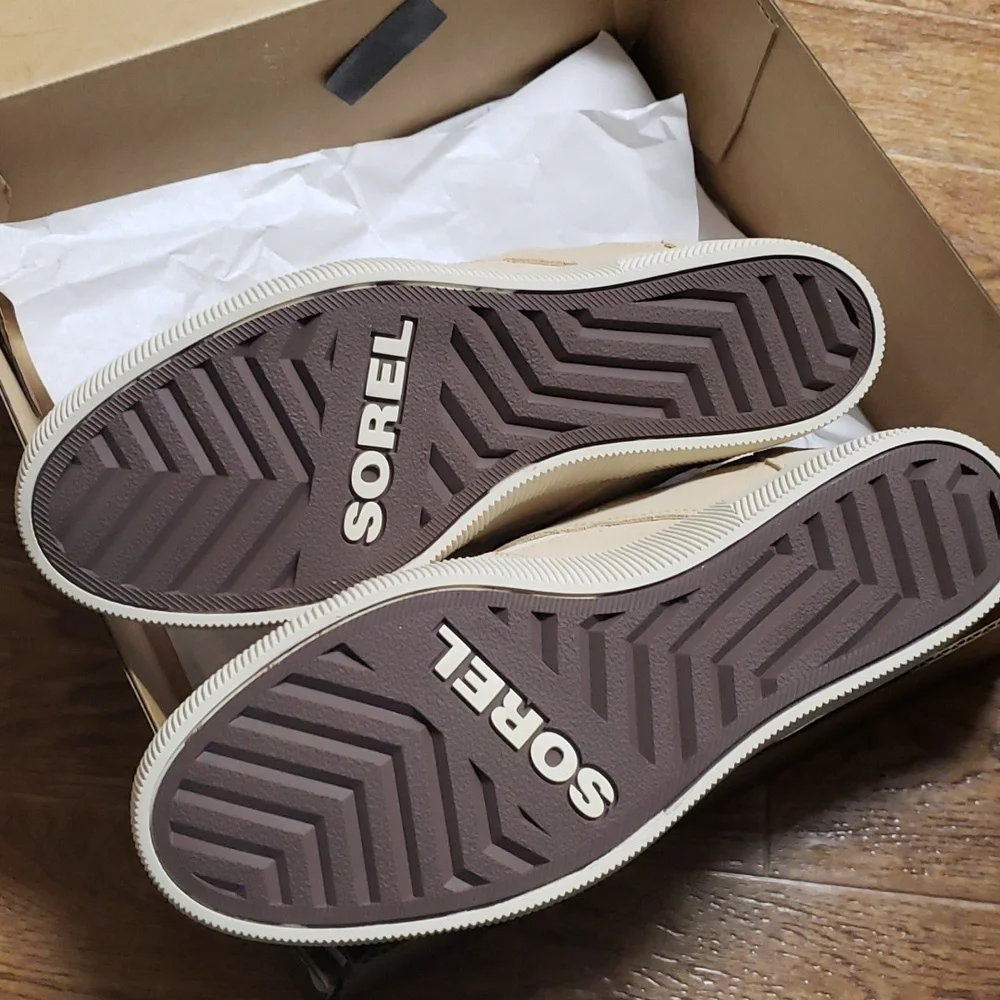 New Sorel hidden wedge sneakers Size 10 1/2